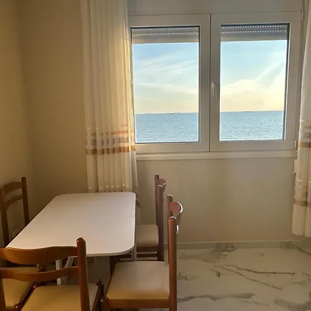 Pearl Apartment *